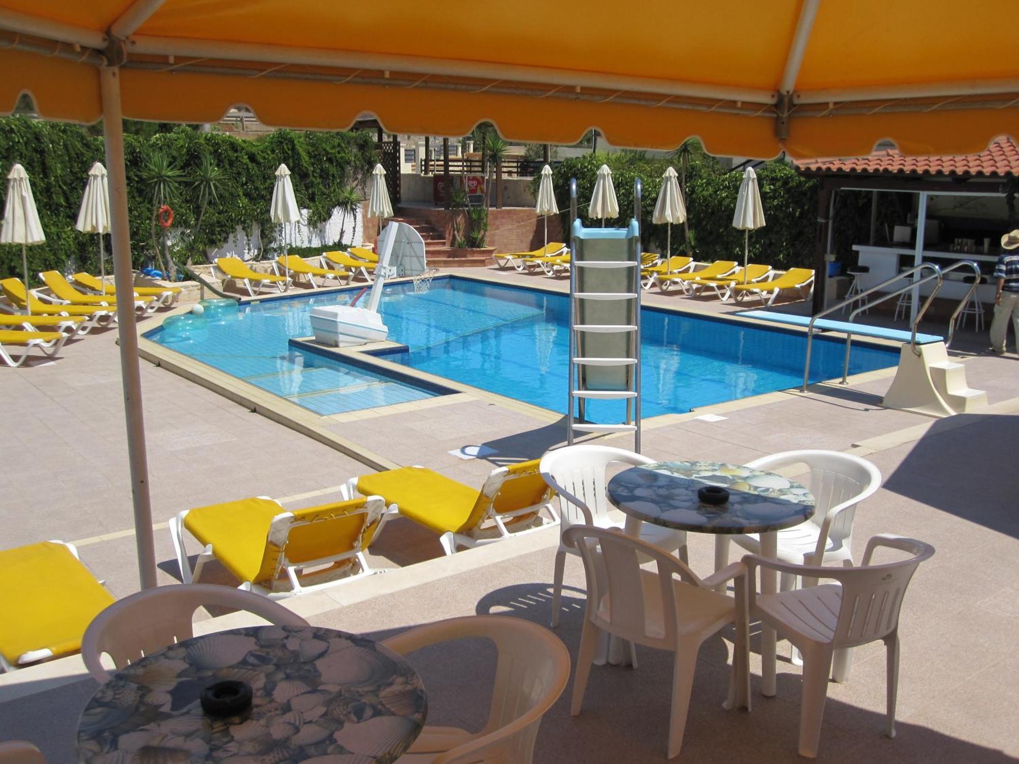 Amazones Villas Apartments Hersonissos  Bagian luar foto